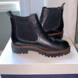 Caslon Miller Leather Chelsea Lug Sole Boots Black 6M with original box